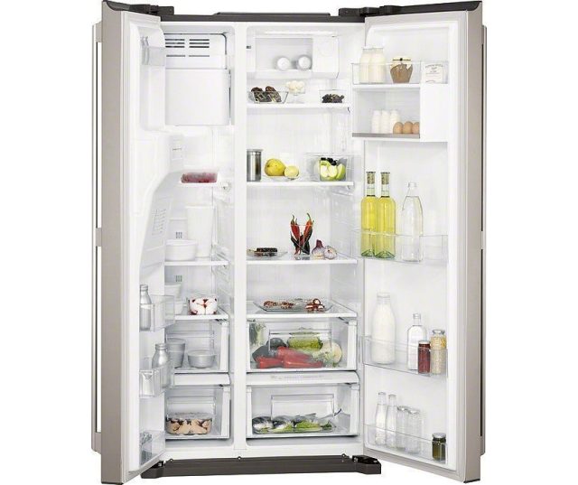 De Aeg S76090XNS1 koelkast side-by-side rvs heeft een totale netto inoud van 549 liter