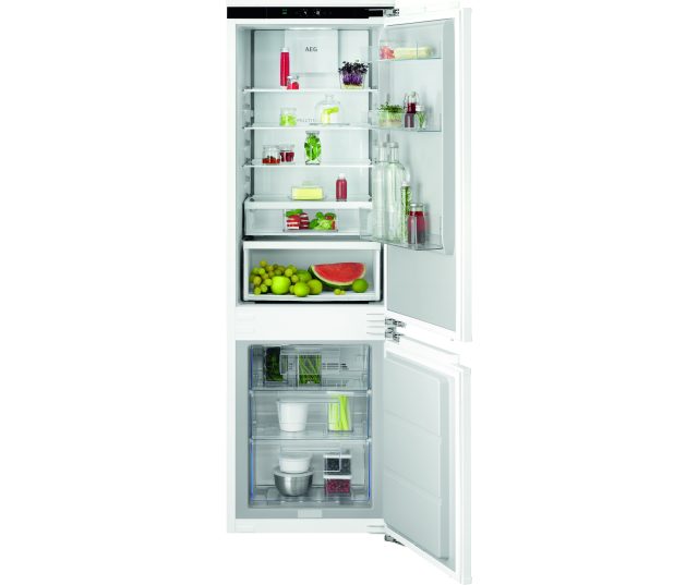 AEG TC7CS181DF koelkast infographic met AI-koeling iconen voor boodschappen en vakantiemodus