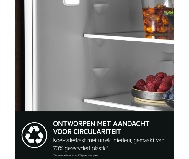 AEG TC7CS181DF koelkast open groentelade met paprika, lente-uitjes en tomaten, ExtraChill-zone zichtbaar