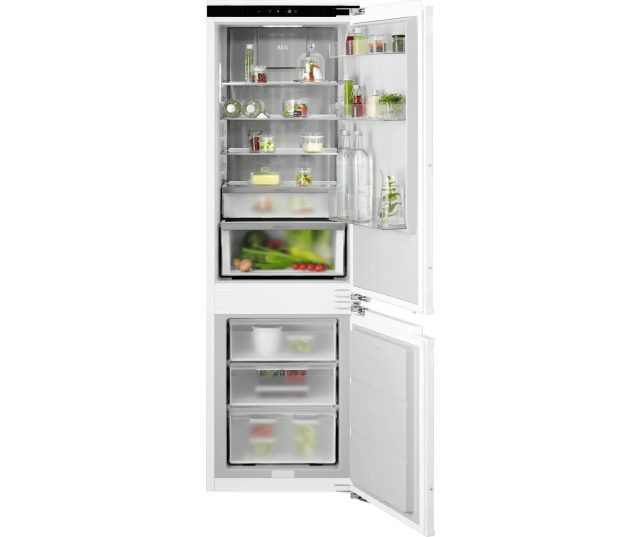 AEG TC8MS181BC koelkast interieur met meerzonige temperatuurregeling en verschilende bergruimten