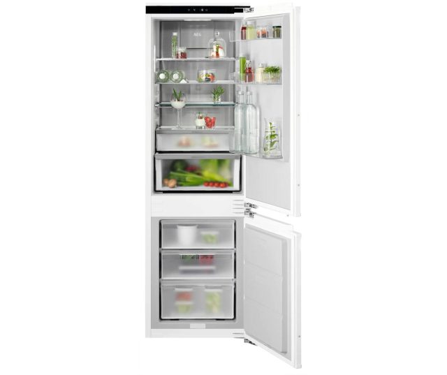 AEG TC8MS181BC inbouw koelkast-vrieskombinatie beide deuren geopend, interieur volledig zichtbaar