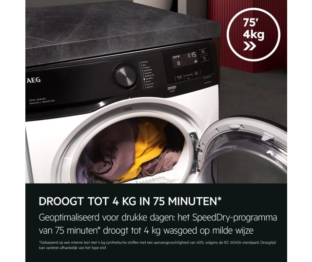 AEG TE739E4B droger bedieningspaneel en trommelinterieur met kleurig wasgoed detail