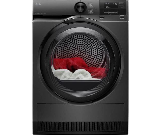 AEG TE7ONYX warmtepompdroger frontaal met geopende deur en rode witte wassen