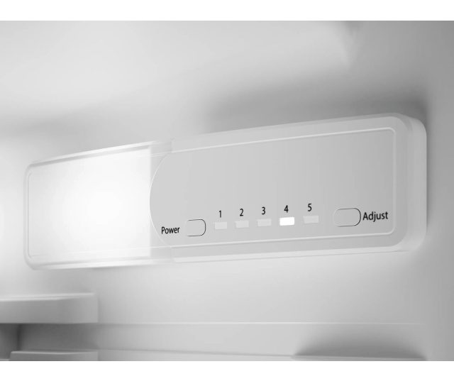 Bedieningspaneel detail met Power-, Adjust- en temperatuurniveaus 1-5