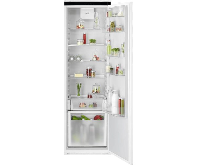 AEG TK7DS181DS koelkast schuin perspectief met deur grotendeels open