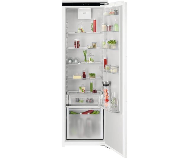 AEG TK7DS18XDC koelkast interieur detail DynamicAir temperatuurstabilisatie systeem met bewaarde producten