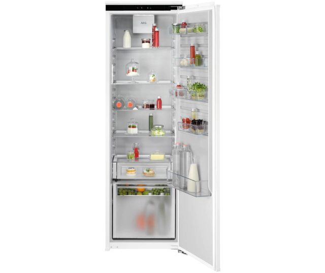 AEG TK7FS181BC inbouw-koelkast geopend vooraanzicht deur en interieur met gekoelde voorraden