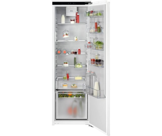 AEG TK7FS181BC deurschappen CustomFlex organiseerbaar systeem met persoon en vullende handelingen