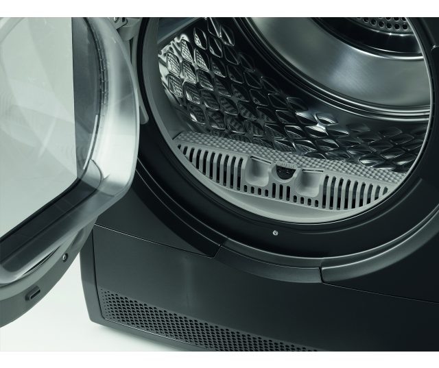 AEG TR868DS4 droger close-up onderin geopende deur met pluizenzeef en ventilatierooster