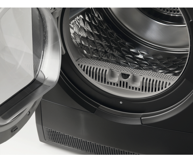AEG TR868DS4 droger detailfoto geopende porthole deur met trommelinterieur en filterrooster