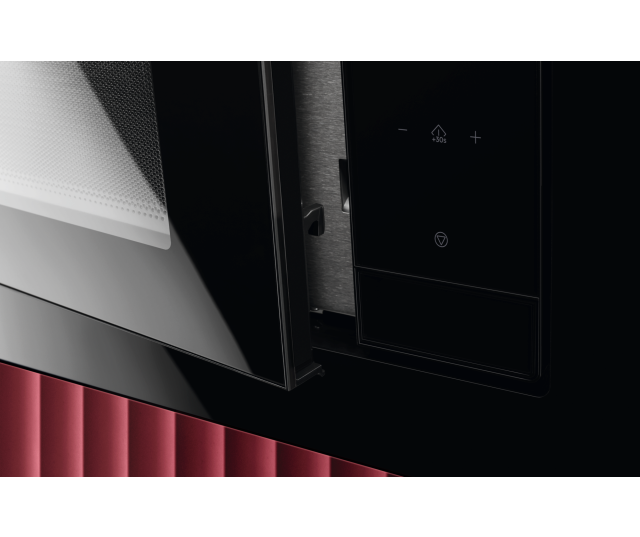 AEG TS5GM25EB inbouw magnetron met grill – zijaanzicht bedieningspaneel met blauw verlicht 12:30-display en functiepictogrammen