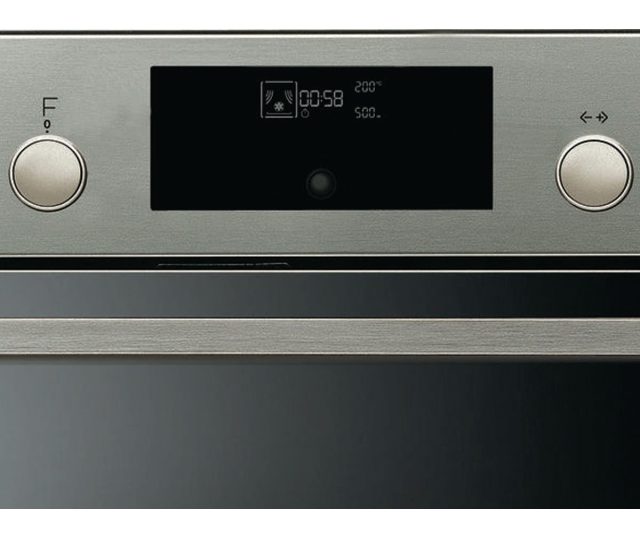 De I-Cook timer met LCD display van de WHIRLPOOL inbouw oven AKZ548IX