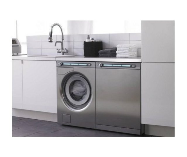 Prachtige wasmachine en droger in het roestvrijstaal: De Asko T794C RVS gecombineerd met de W6984 RVS.
