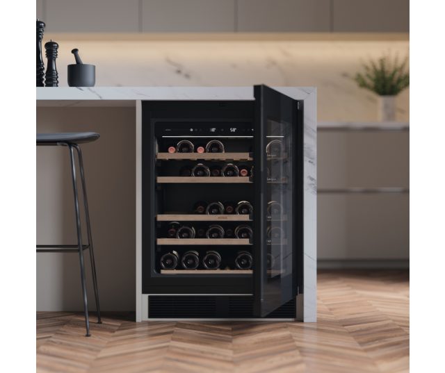 Atag KU8571K1C onderbouw wijnkoelkast - zwart glas