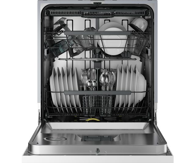 ATAG VAB6704FW vaatwasser interieur beladen met borden, glazen en bestek in sproeiarmen en manden