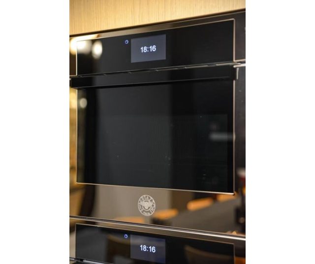 Bertazzoni FMOD6117CTM3 combi-stoomoven detail bovenaanzicht met digitaal display en bedieningselementen