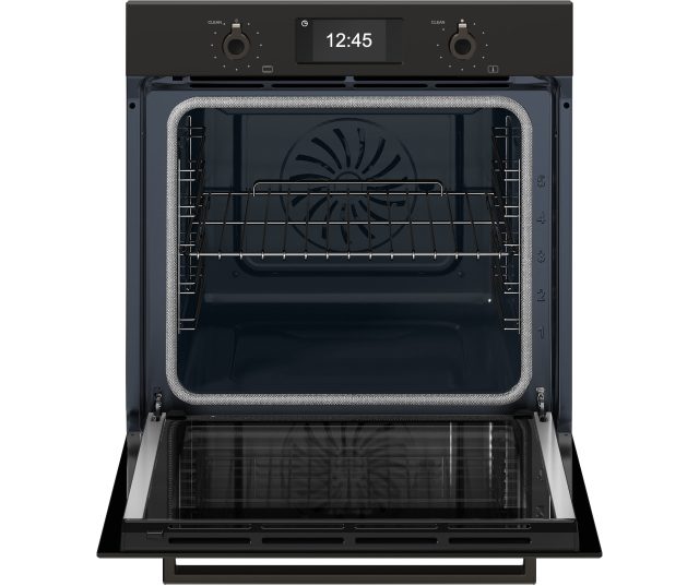 Bertazzoni FPRO6117PTN3 oven met geopende deur, zichtbaar interieur met rooster en verwarmingselement