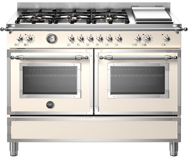 Bertazzoni HER126G2EAVT2 fornuis vooraanzicht met gaskookplaat, griddle, twee ovens en bedieningspaneel