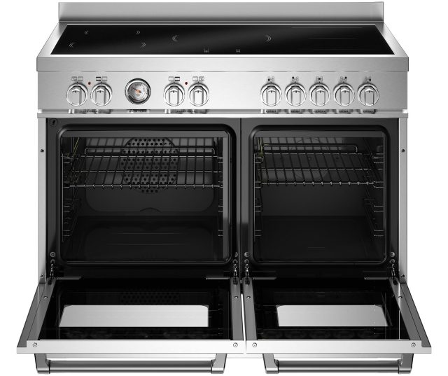 Bertazzoni MAS105I2EXT2 fornuis met beide ovendeur geopend, oven-interieur en roosterhoogte zichtbaar
