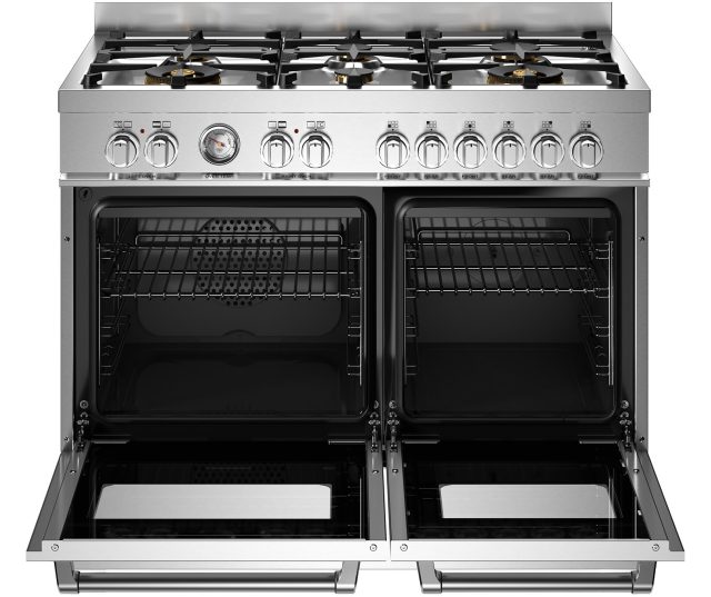 Bertazzoni MAS106L2EXT2 fornuis met geopende ovendeuren en zichtbare roosterlagen