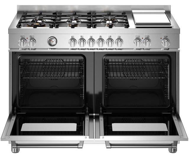 Bertazzoni MAS126G2EXT2 fornuis met beide ovendeure geopend en interieur met roosters zichtbaar