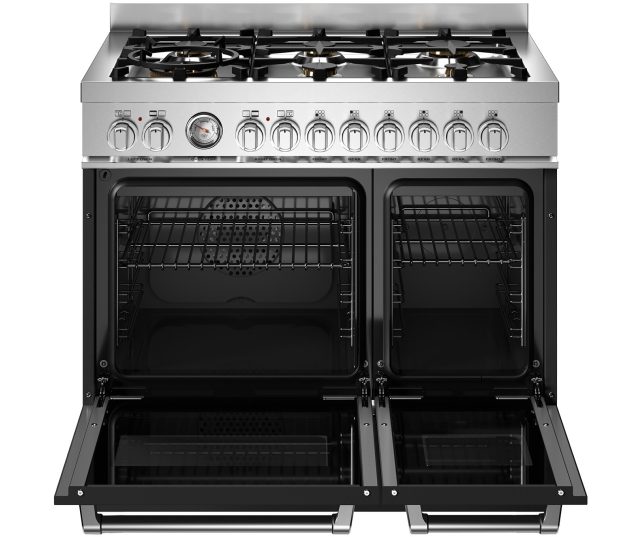 Bertazzoni MAS96L2ENET2 fornuis met geopende ovendeur, grill en lade zichtbaar