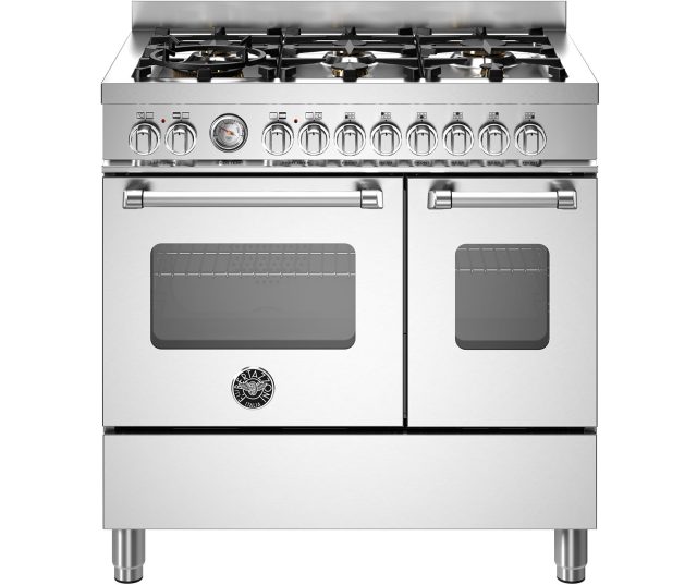 Bertazzoni MAS96L2EXT2 gasfornuis vooraanzicht met 6 gasbranders, bedieningsknoppen en dubbele ovendeuren