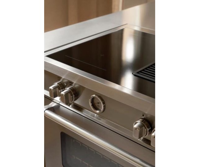 Bertazzoni MASCH94I1EXT kookplaat detail met bedieningsknoppen en inductieveld