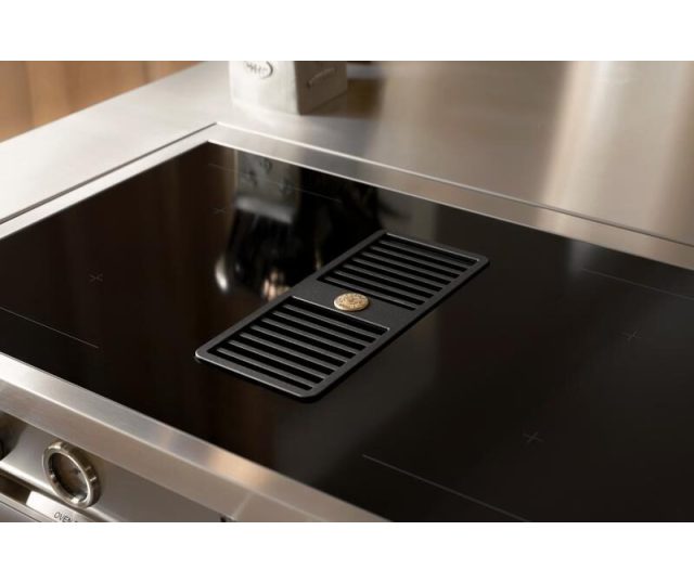 Bertazzoni MASCH94I1EXT kookplaat bovenaanzicht met afzuiggrill in het midden