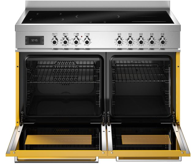 Bertazzoni PRO105I2EGIT2 met geopende ovens en uitgetrokken gele laden