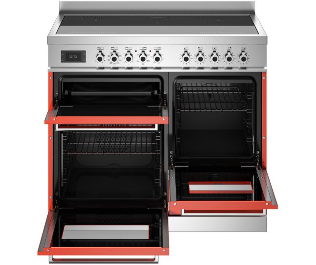 Bertazzoni PRO105I3EART2 fornuis met geopende deuren toont twee ovens, grilllade en interieur