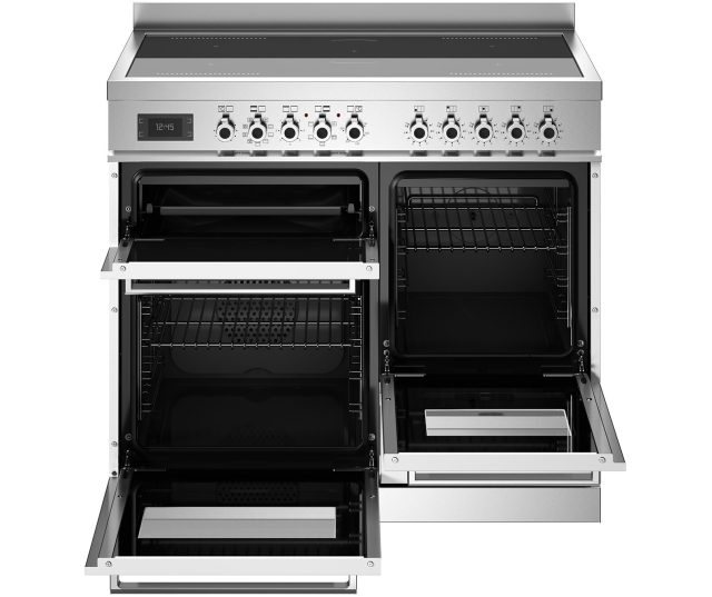 Bertazzoni PRO105I3EBIT2 fornuis met geopende deuren en laden, interieur met roosters zichtbaar