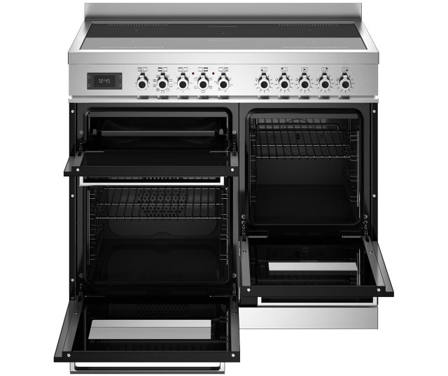 Bertazzoni PRO105I3ENET2 fornuis met geopende ovendeur en uitschuifbare lade, interieur met roosters zichtbaar