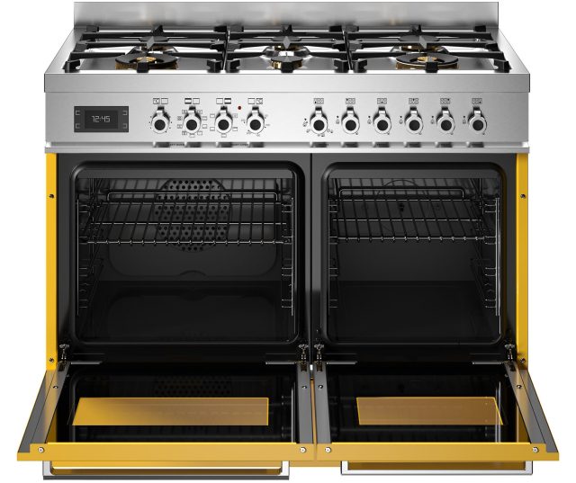Bertazzoni PRO106L2EGIT2 fornuis met geopende ovendeur en uitschuifbare bakplaat