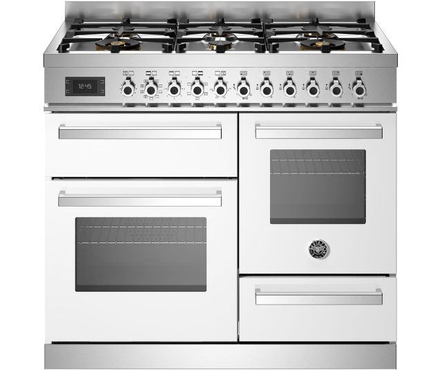 Bertazzoni PRO106L3EBIT2 fornuis vooraanzicht met 6 gasbranders, bedieningsknoppen en twee ovens
