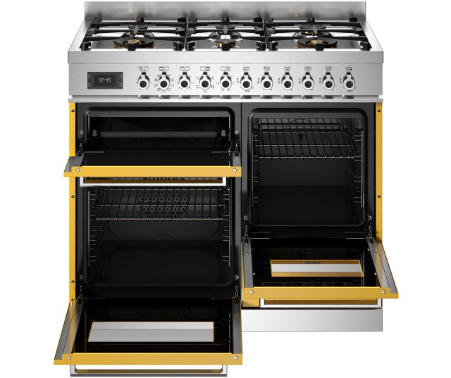 Bertazzoni PRO106L3EGIT2 fornuis met geopende ovendeuren, zichtbaar interieur ovens en uitschuifbare grilllade