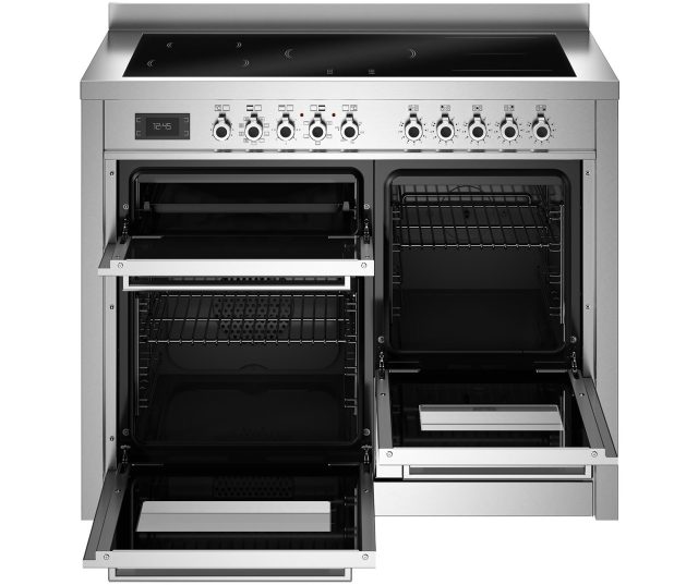 Bertazzoni PRO115I3EXT2 fornuis met geopende deuren van dubbele ovens en uitschuifbare laden