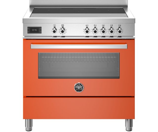Bertazzoni PRO95I1EART2 fornuis vooraanzicht met oranje zijkant, inductiekookplaat en bedieningspaneel met draaiknop