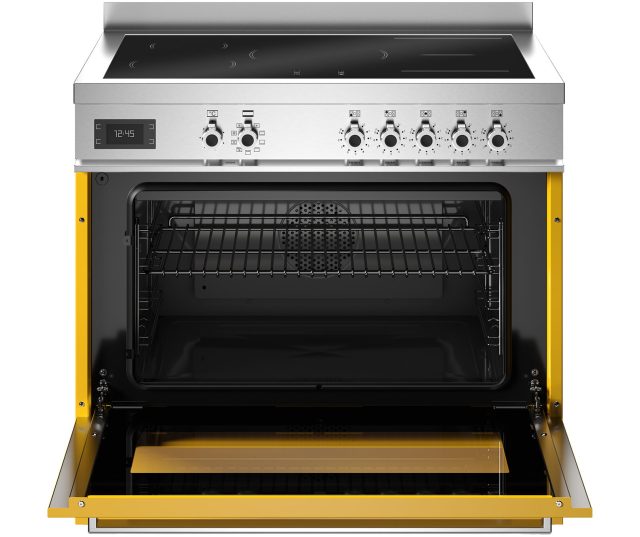 Bertazzoni PRO95I1EGIT2 fornuis met geopende ovendeur, zichtbare rooster en gele frontpaneel