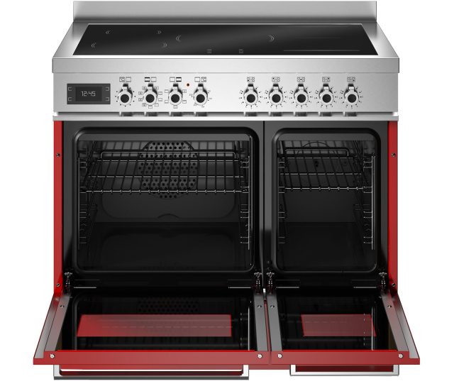 Bertazzoni PRO95I2EROT2 fornuis met geopende deuren, twee ovens met roosterlagen zichtbaar en uitschuifbare pannen