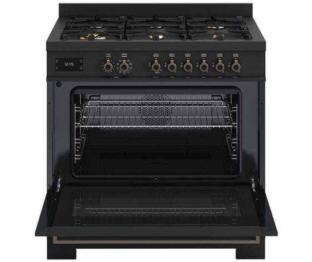 Bertazzoni PRO96L1ECAT2 fornuis met geopende ovendeur en uitschuifbare oven