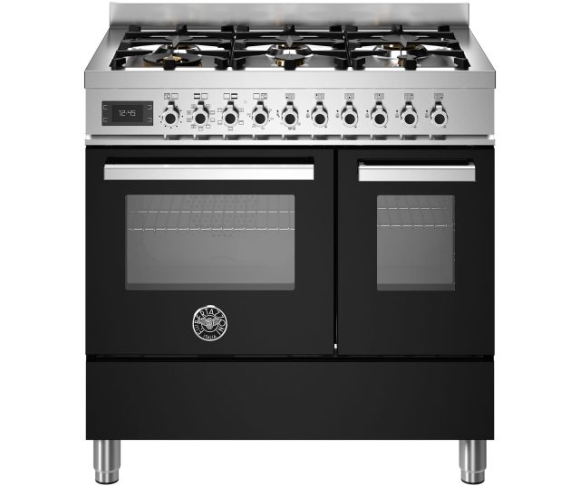 Bertazzoni PRO96L2ENET2 fornuis vooraanzicht met zes gasvlammen, bedieningspaneel en dubbele ovens