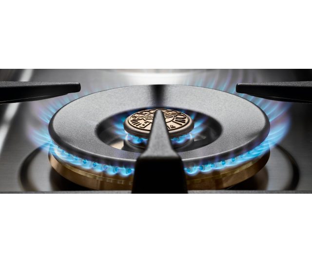 Detail van messing wokbrander 5,0 kW van het Bertazzoni MAS126G2ENET fornuis