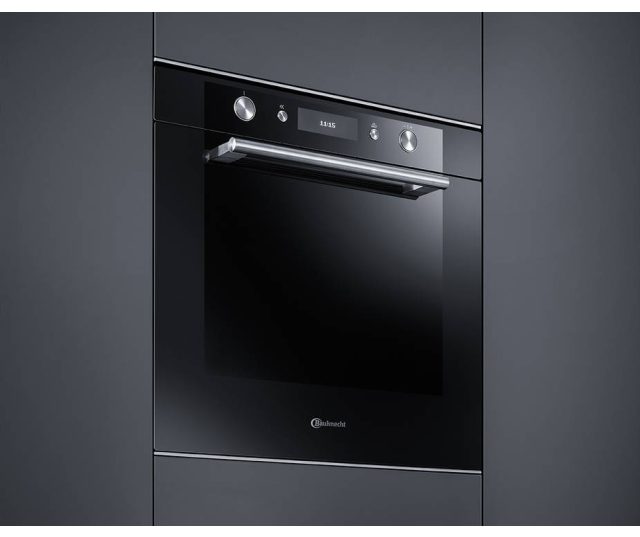 De nieuwe BAUKNECHT inbouw oven BLVMS8100SW heeft een strak en vlak design