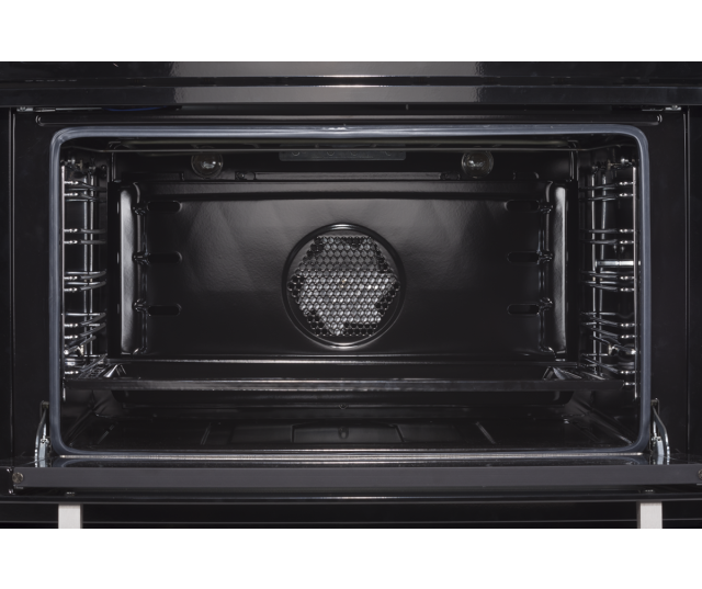 Foto van de binnenzijde van de oven uitgevoerd met hetelucht, grill en onder/bovenwarmte