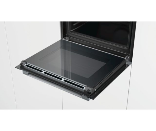 De Bosch HBG675BS1 heeft een zelfreinigende pyrolyse functie waardoor de ovendeur niet te heet mag worden