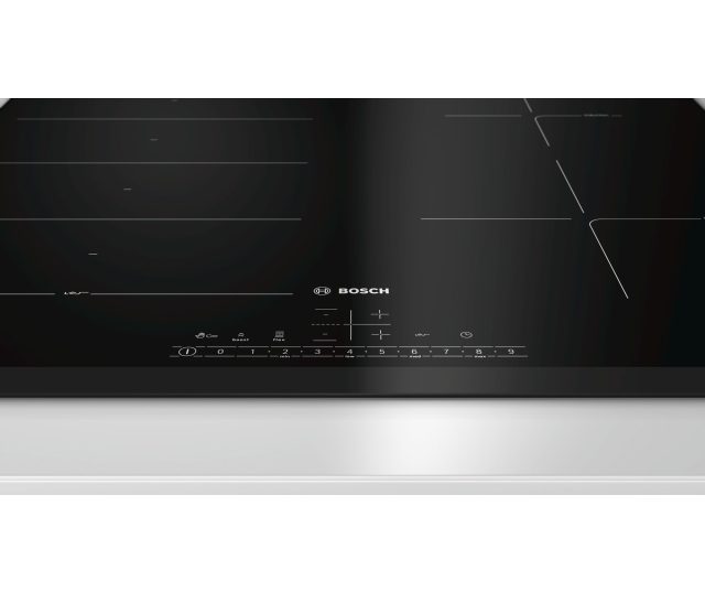 De bediening van de Bosch PXE651FC1E bevindt zich middenvoor