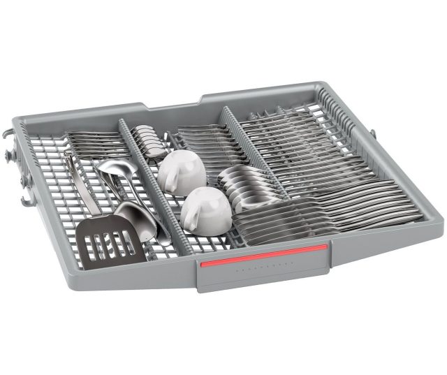 De Bosch SMI46MS03E beschikt over een besteklade welke flexibel is in te delen.