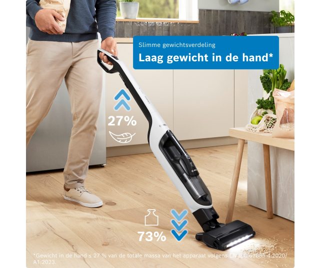 Bosch BHH4WM28 stofzuiger volledige aanzicht in gebruik op houten keukenvloer