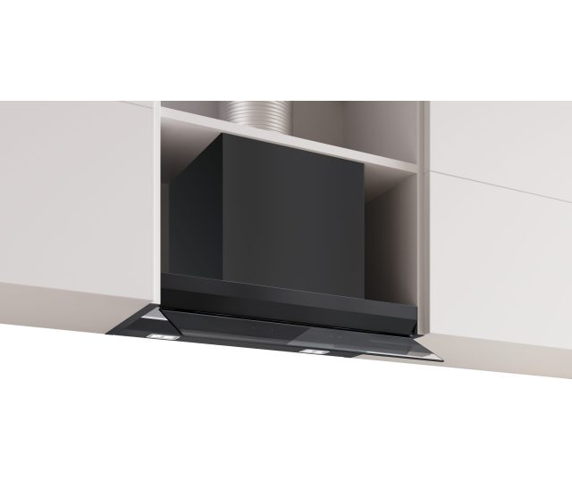 Bosch DBB67DP60 afzuigkap vooraanzicht, ingebouwd in witte keukenkast met zwart glas en verlichtingsdetails zichtbaar